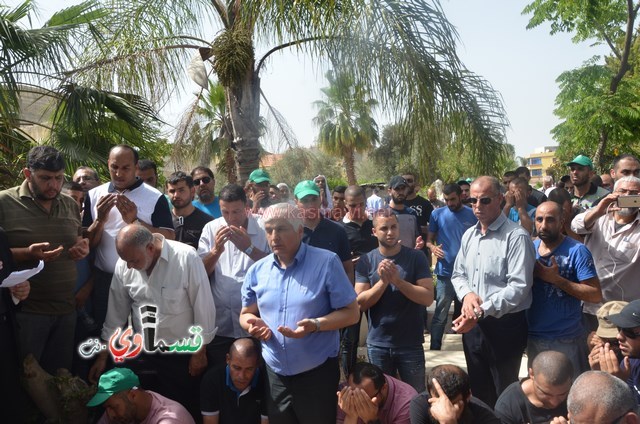 فيديو: كفرقاسم يتيمه اليوم ... الالاف في تشيع المرشد والمؤسس فضيلة العلامة الشيخ عبدالله نمر درويش الى مثواه الاخير